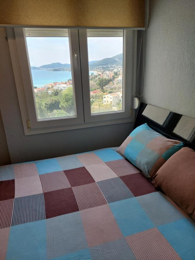 Bright View Apartment Palaiontsiflikion Bagian luar foto