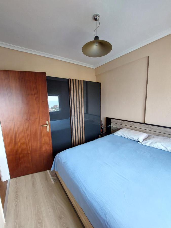 Bright View Apartment Palaiontsiflikion Bagian luar foto